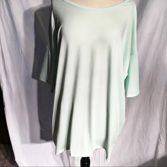 LuLaRoe Tops - 🎟NWT LulaRoe light green Irma